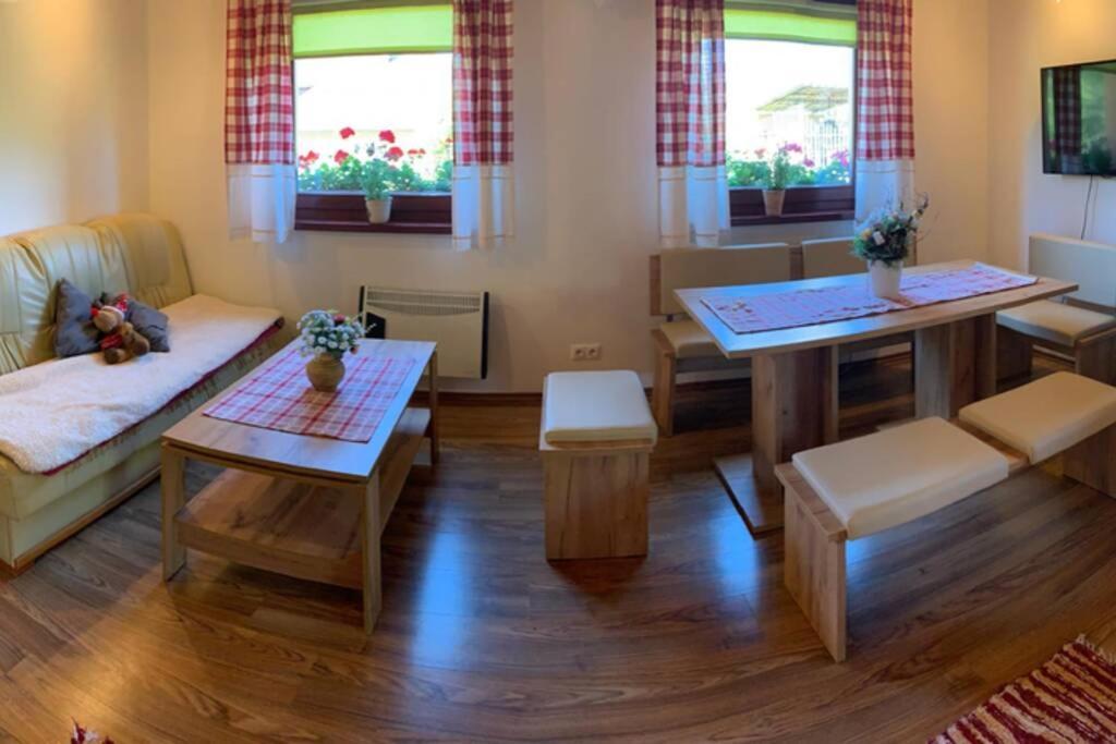 Domcek U Fera Villa ซาซริวา ภายนอก รูปภาพ