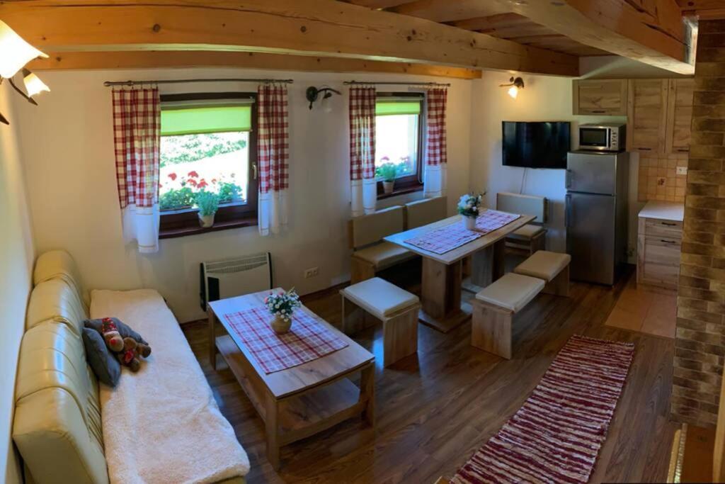 Domcek U Fera Villa ซาซริวา ภายนอก รูปภาพ